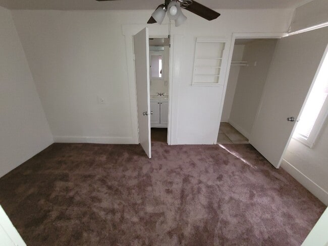 Building Photo - E Crescent Ave