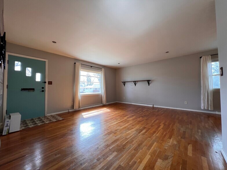 Building Photo - 1051 Curdes Ave