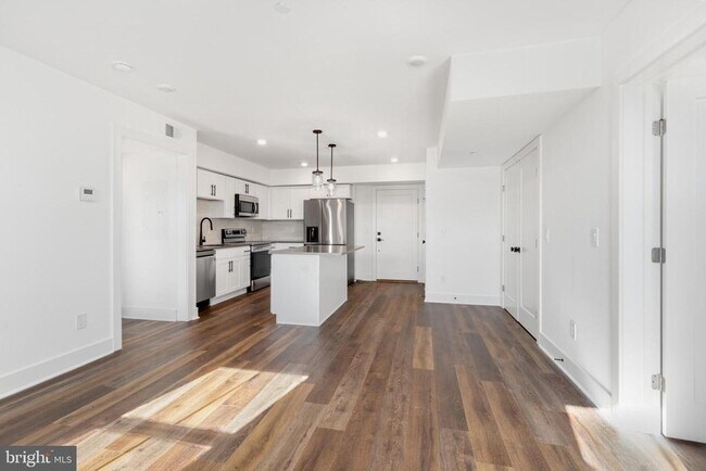 Building Photo - 7037 Ridge Ave
