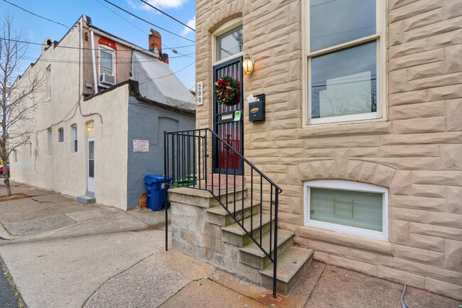 Building Photo - 200 N Glover St