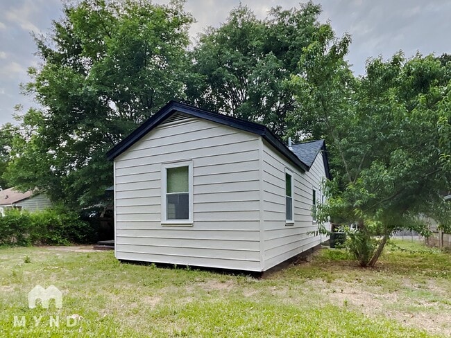 Building Photo - 1693 Concord Dr SE