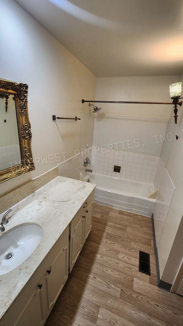 Building Photo - MCCA01