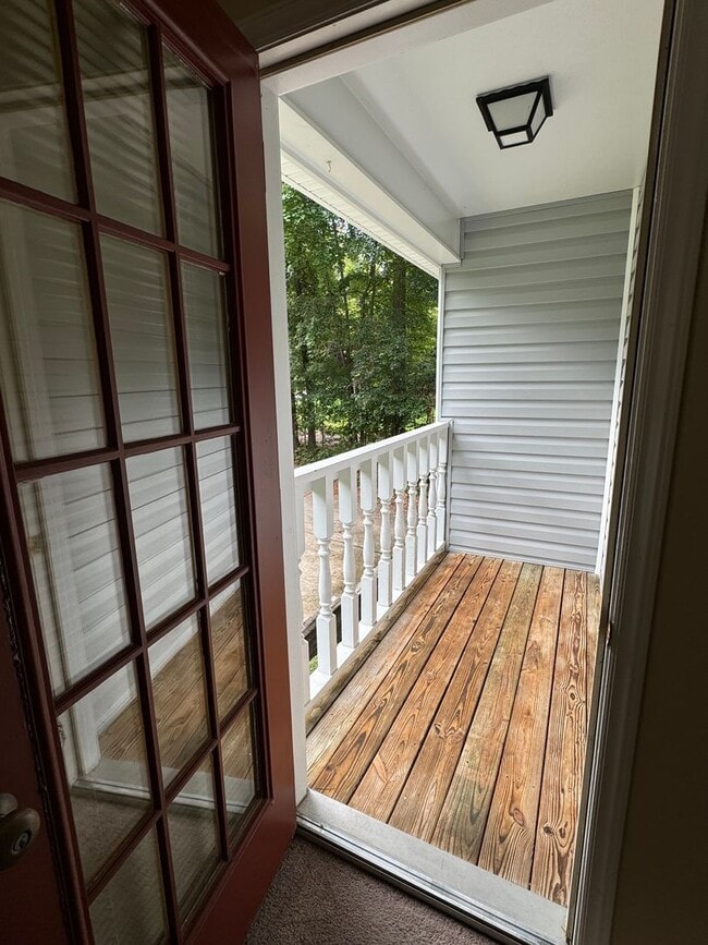 Building Photo - Very attractive 2 story townhouse.