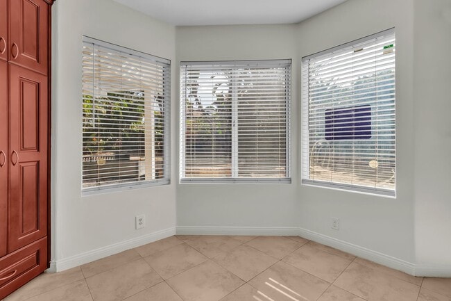 Building Photo - 2101 Vallejo Dr