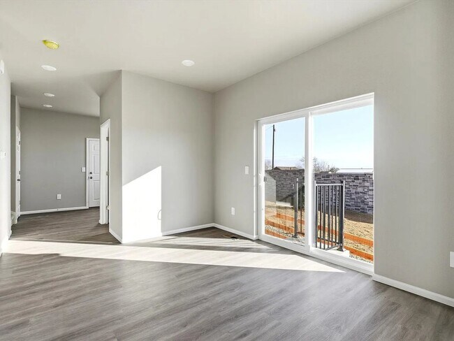 Building Photo - New 3 Bedroom 3 Bath Home Available Now