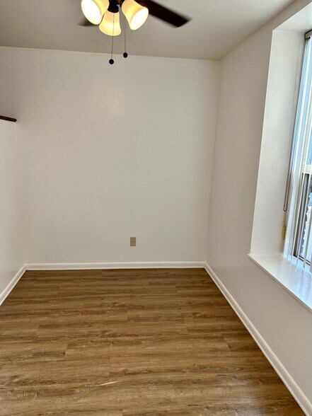 Building Photo - 454 S 500 E