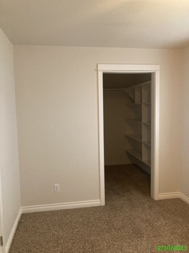 Building Photo - 1020 NE 12th St