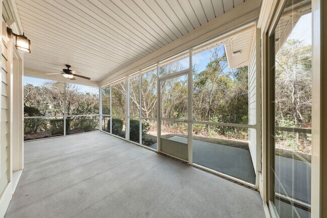 Building Photo - ~ COMPASS POINTE ~