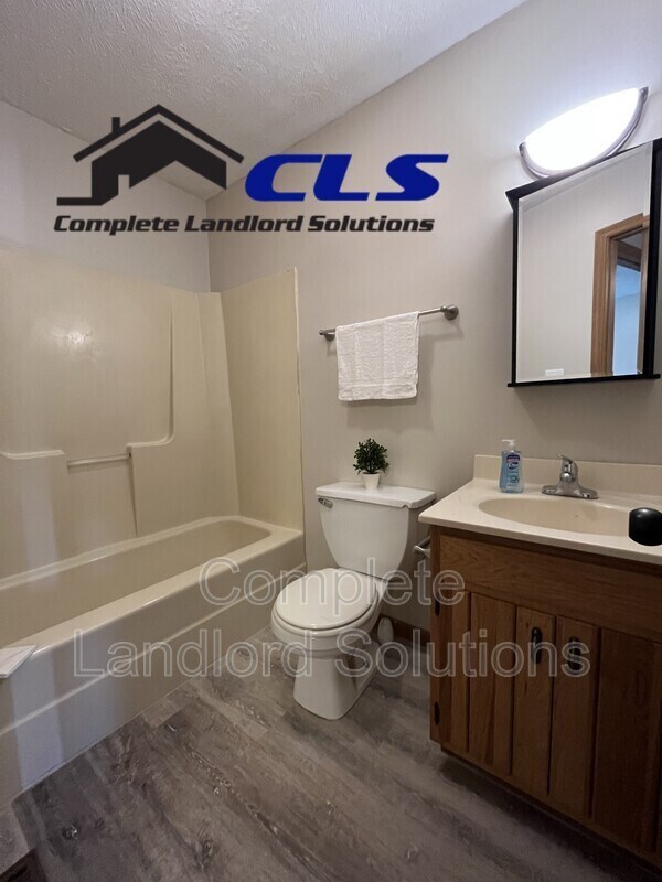 Building Photo - 1742 E Morgan Dr