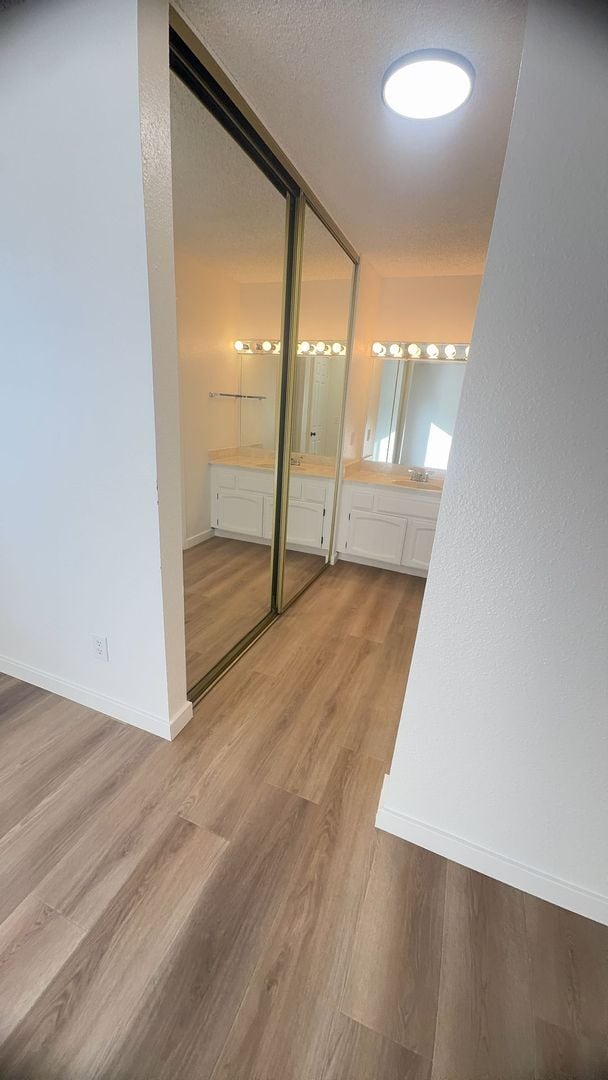 Building Photo - 2 Bed/2 Bath in Gated Community Condo