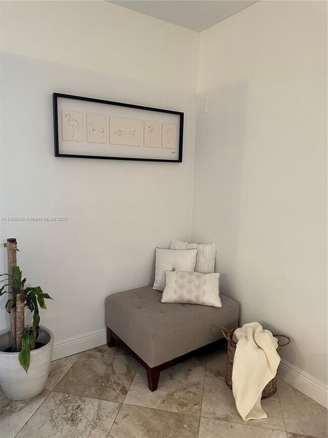 Building Photo - 2301 Collins Ave