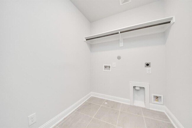 Building Photo - 448 Long Beach Bay Dr