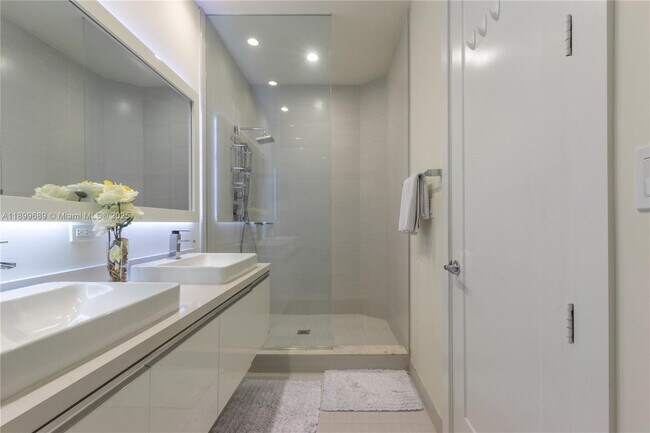 Building Photo - 10245 NW 63rd Terrace