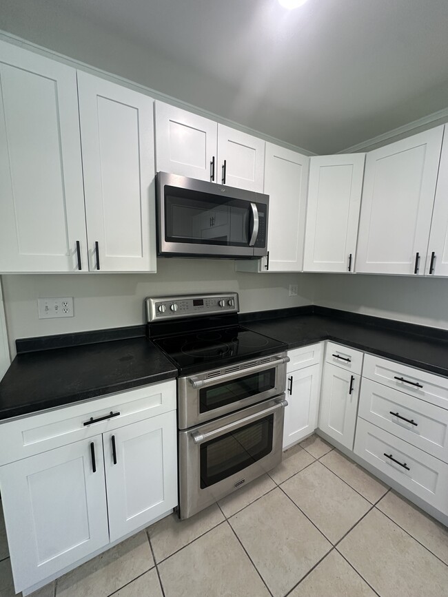 Building Photo - 311 E 57th St