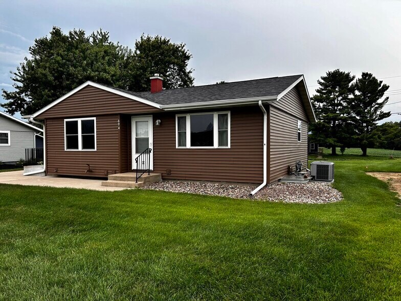 Updated and well-maintained home - 694 Tilson St N
