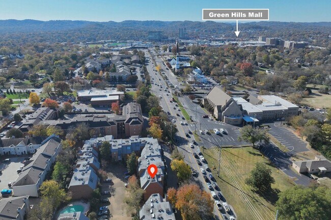 Building Photo - **PERFECTLY SITUATED TOWNHOME IN GREEN HIL...