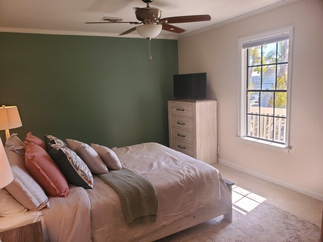 Building Photo - 222 Bristol Ct