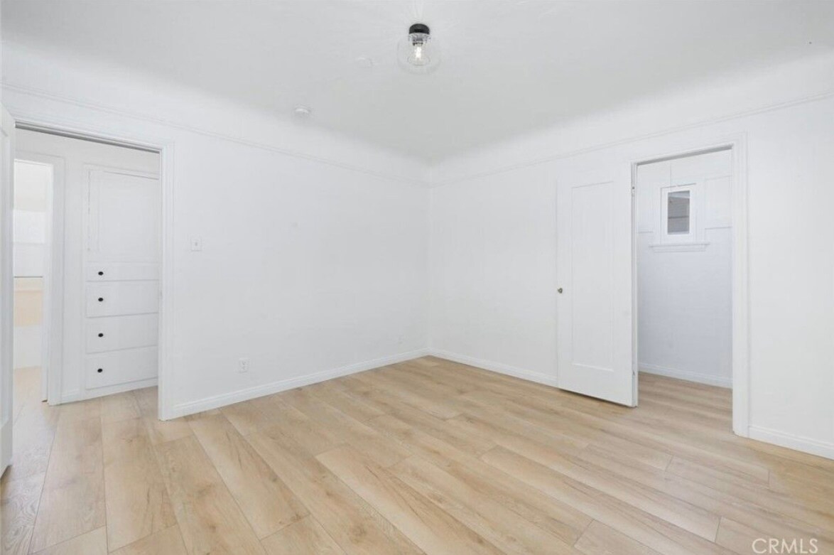Building Photo - 974 W 13th St