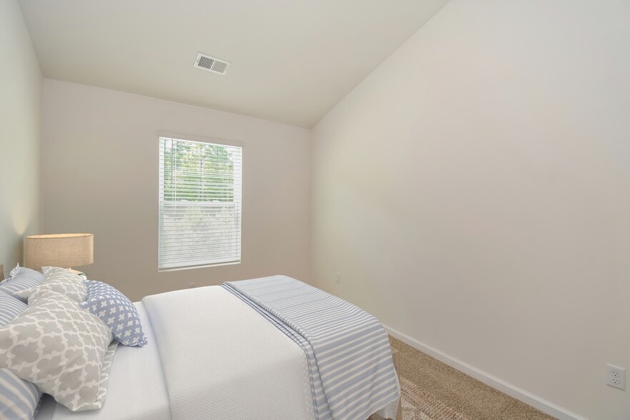 Building Photo - 52 Striker Rd