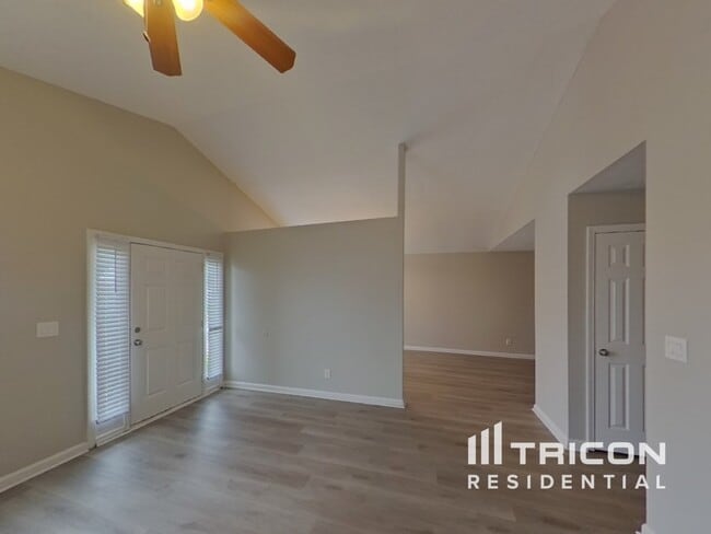 Building Photo - 406 Village Cir