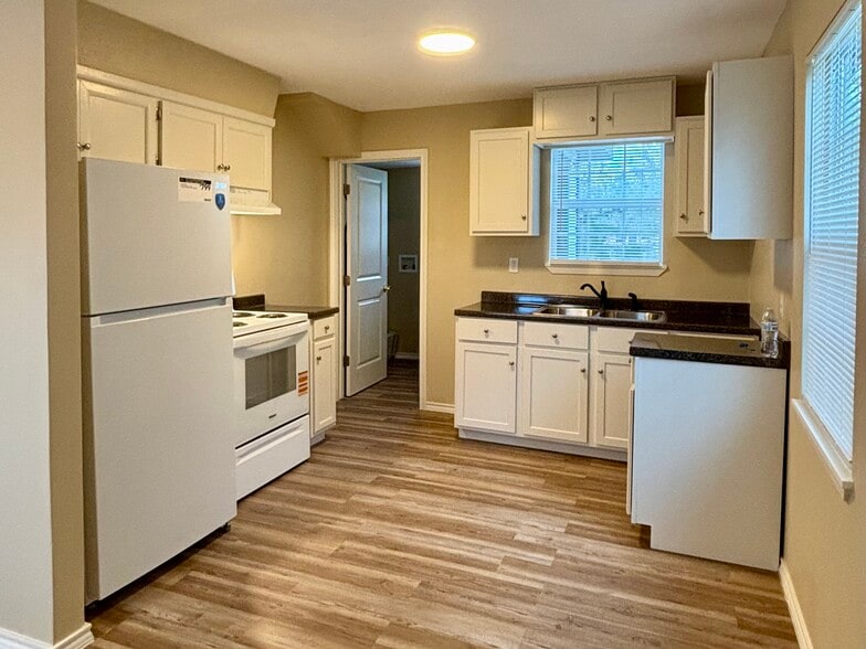 Kitchen - 104 S Keralum Ave