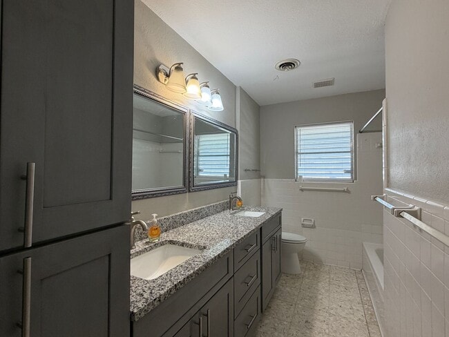 Building Photo - 749 Burkshire Dr