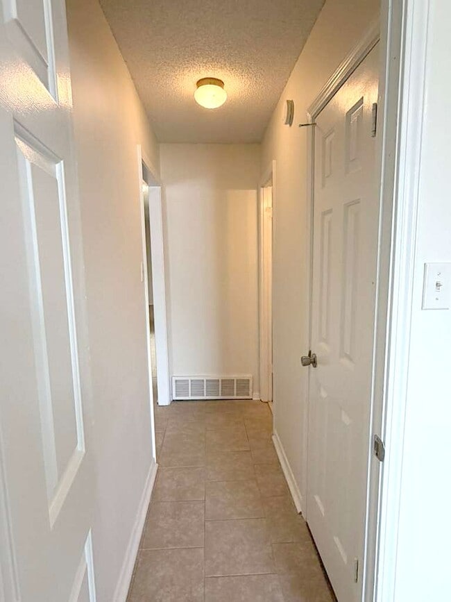 Building Photo - 3039 Greenlodge Ln