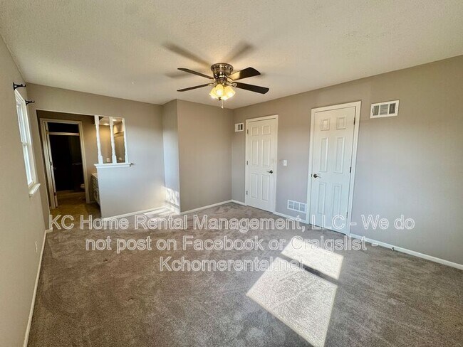 Building Photo - 9817 W 83rd Terrace