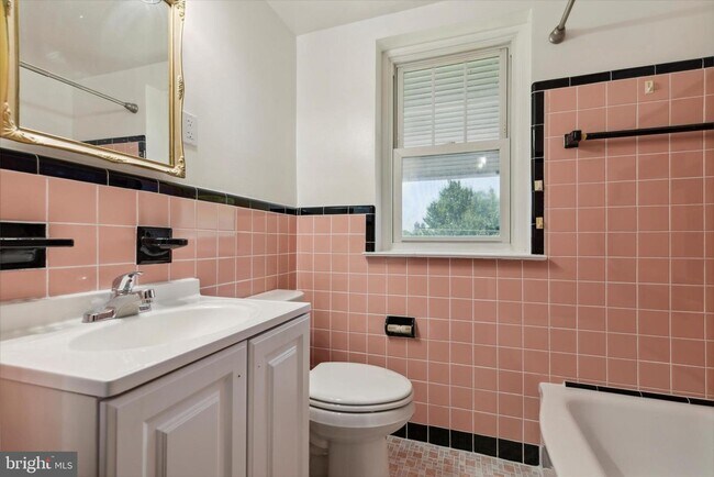 Building Photo - 330 Rively Ave