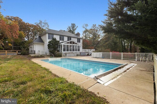 Building Photo - 210 Garrison Forest Rd