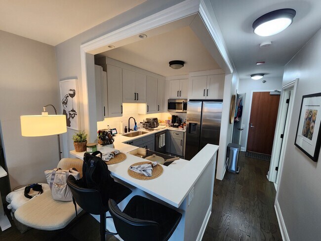 Building Photo - 400 N La Salle Dr