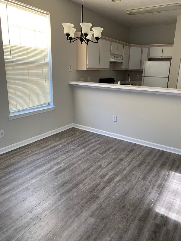 Building Photo - 468 River Oaks Dr