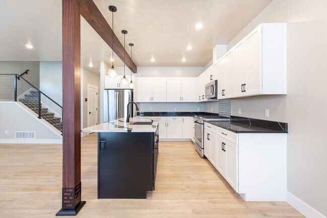 Building Photo - 5377 Remington Dr