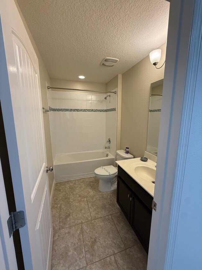 Building Photo - 5380 Oakbourne Ave