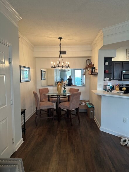 Dining Area - 9901 Baywinds Dr