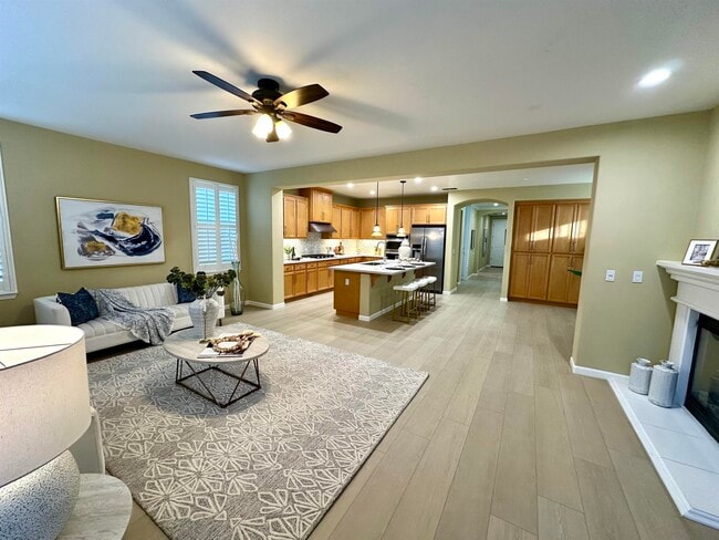 Building Photo - 372 S Caballo St