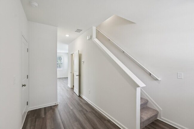 Building Photo - Fantastic 3bd/2.5ba home! Let yourself in!