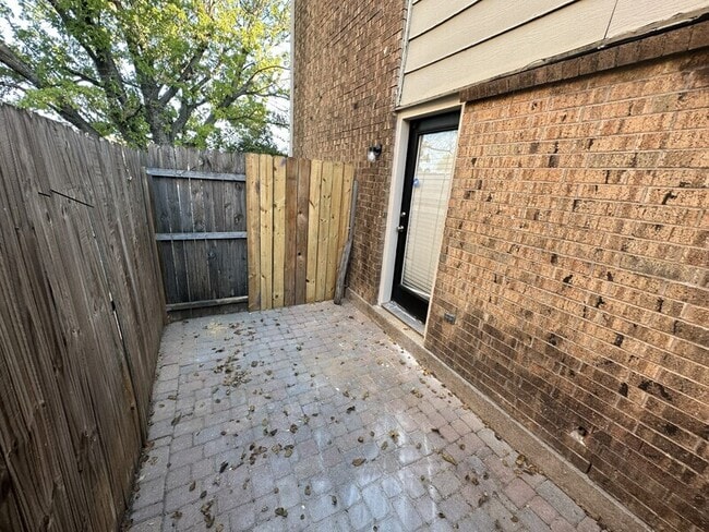 Building Photo - 6140 Vega Dr