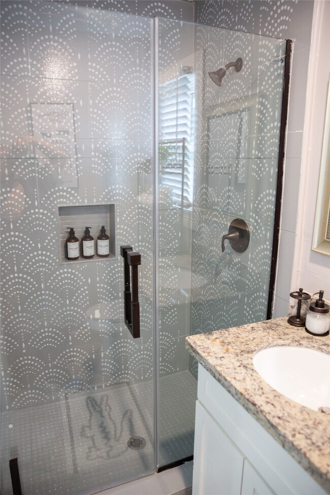 Building Photo - 12218 Hillcroft St