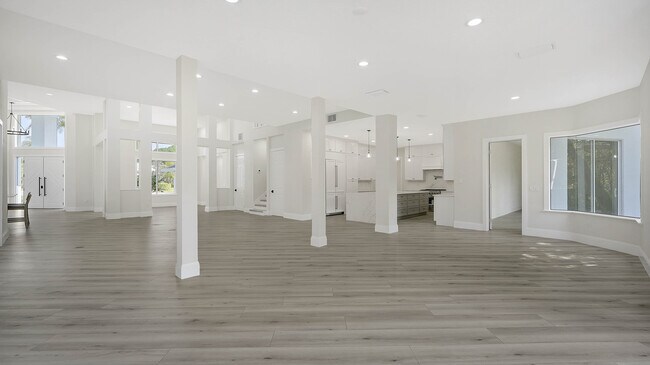 Building Photo - 6706 Oakmont Way