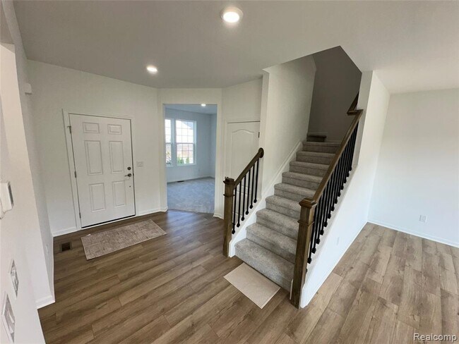 Building Photo - 4881 Marquette Dr
