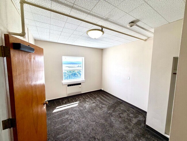 Building Photo - 3959 Sheridan Ave