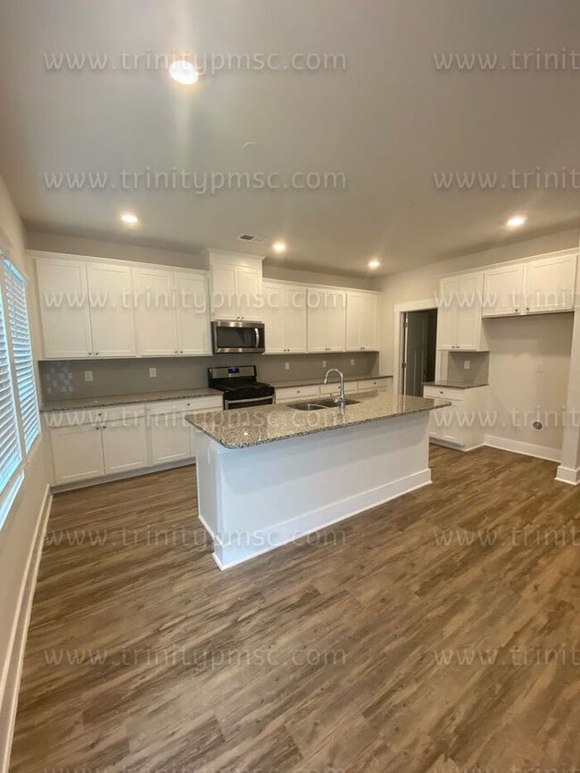 Building Photo - Gorgeous 4/2.5 waiting for you! -PRICE DROP-