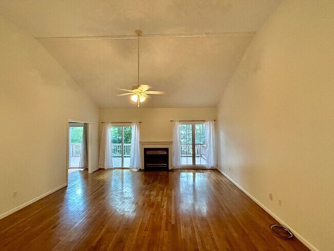 Building Photo - Rare Single-Level Ranch in Midlothian – 1,999 Sq Ft, 4BR/2.5BA with 1-Car Garage | St. James Woods