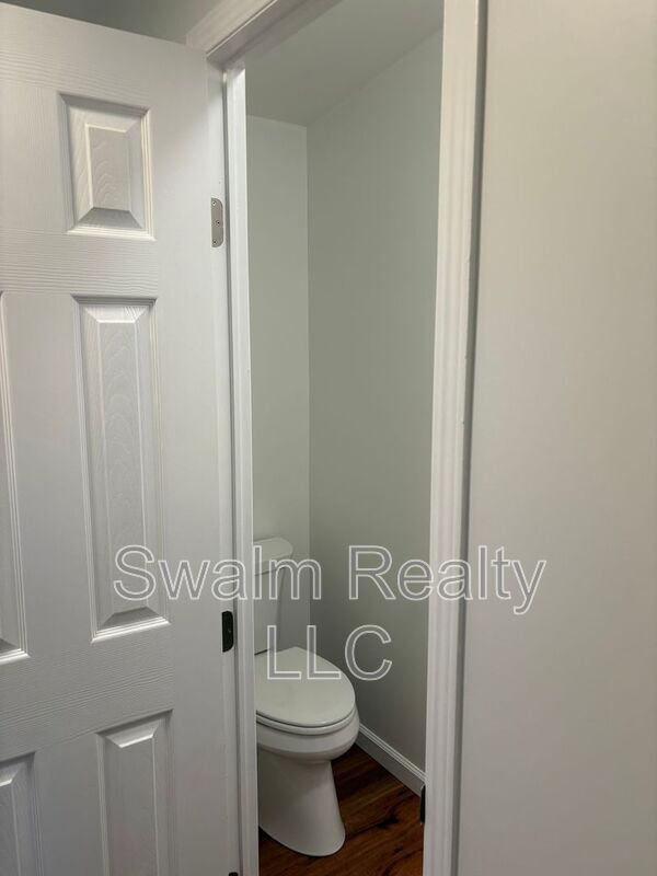 Building Photo - 1165 Bayview Rd