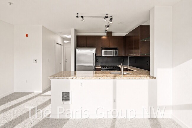 Building Photo - 1 MO FREE - Fab CapHill Condo * Ideal Location! Tons of Amenities! Fresh Paint & New Flooring! Ne...