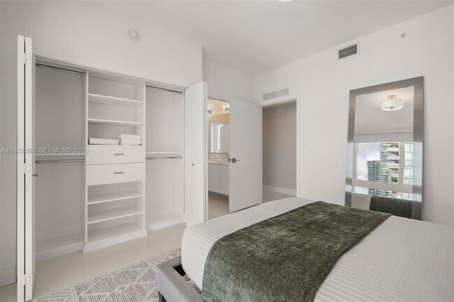 Building Photo - 600 NE 27th St