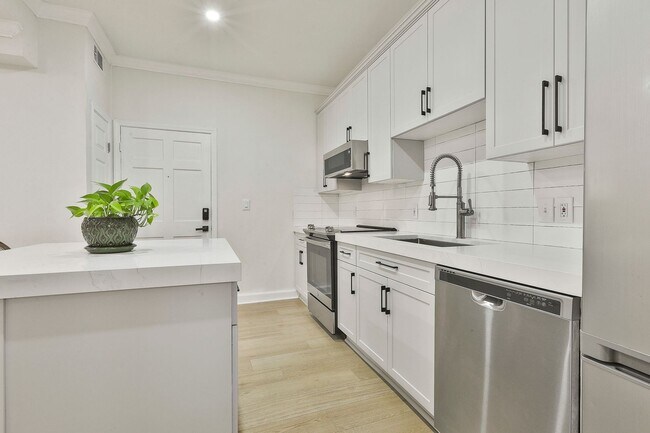 Building Photo - 685 Argonne Ave NE