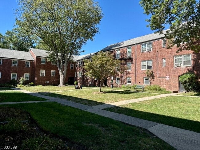 Building Photo - 349 Bloomfield Ave