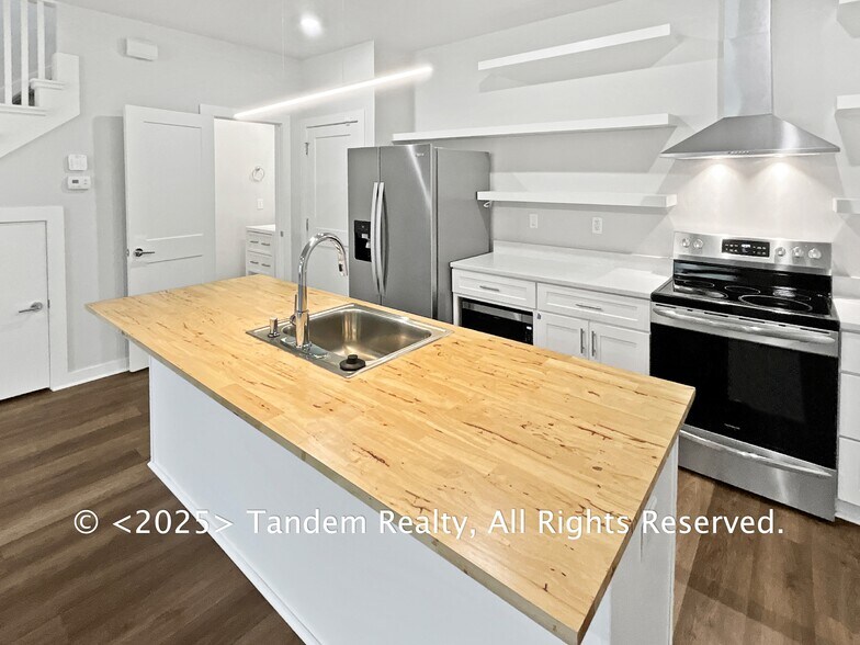 Building Photo - 3647 Hydes Ferry Rd